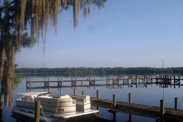 Escape to Paradise: Lynch's Landing RV Park, Your Florida Oasis