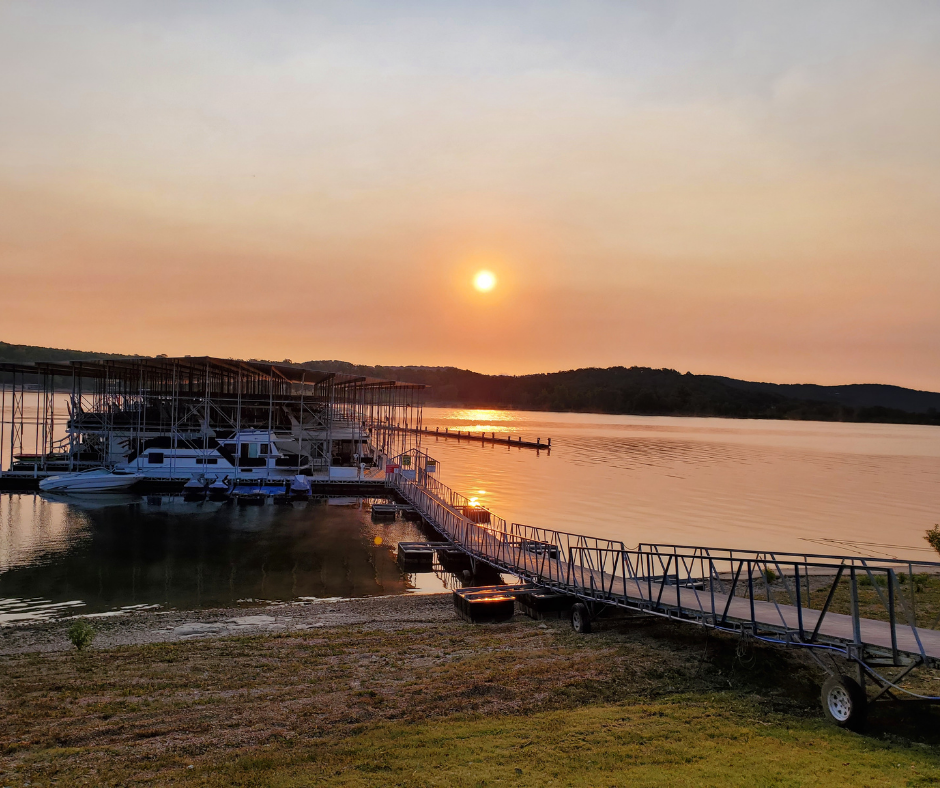 Escape to Paradise: Your Missouri Getaway at Kimberling Marina & Resort
